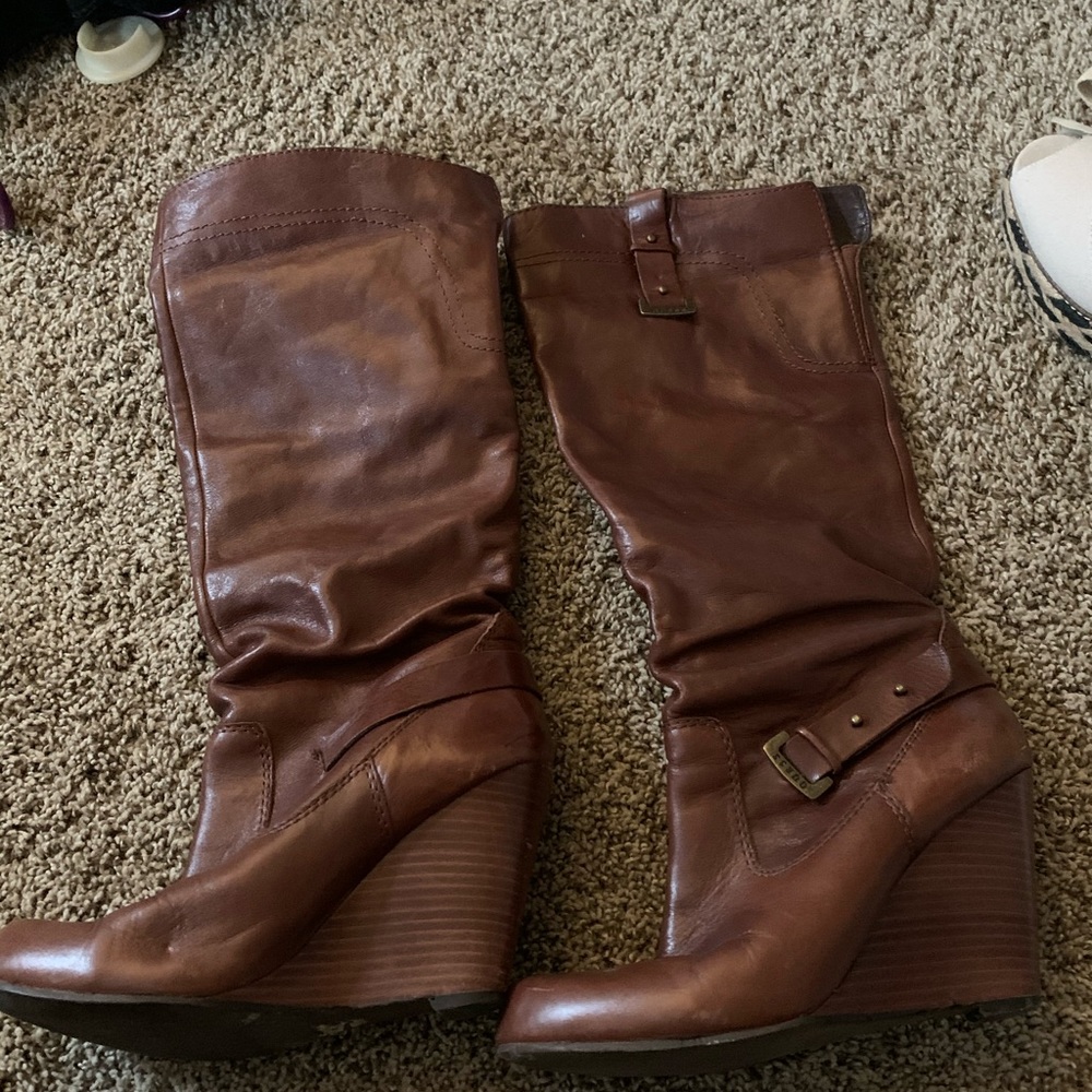 Brown guess boots
